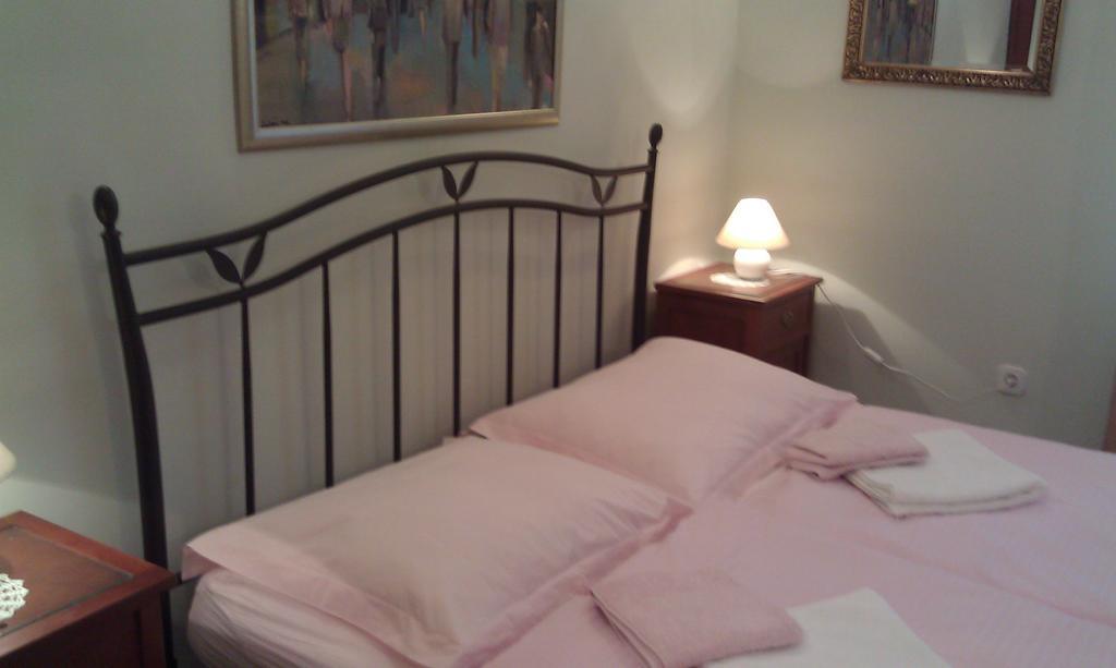 Adagio Theatre Apartment Split Bilik gambar