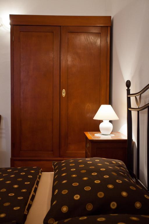 Adagio Theatre Apartment Split Bilik gambar