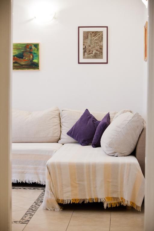 Adagio Theatre Apartment Split Bilik gambar