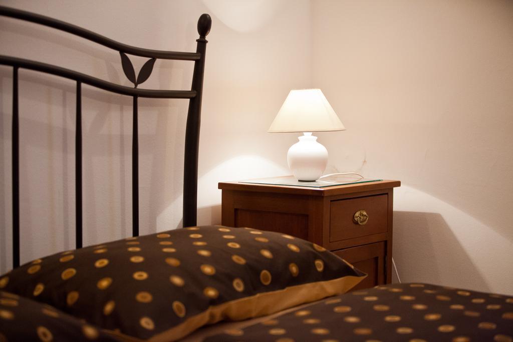 Adagio Theatre Apartment Split Bilik gambar